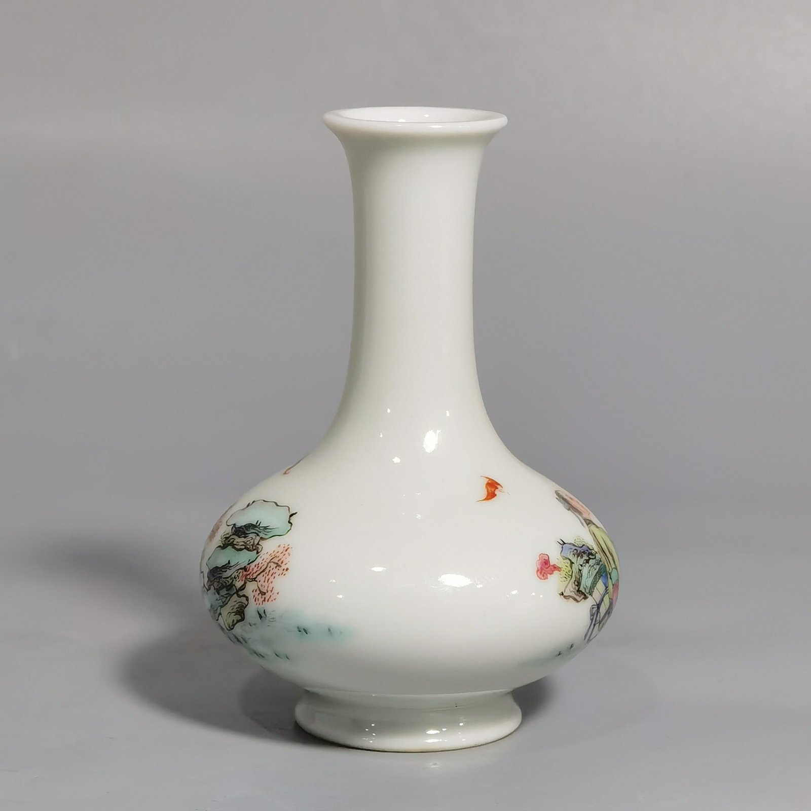 Qing Dynasty Yongzheng Pastel fairy collecting medicine vial vase