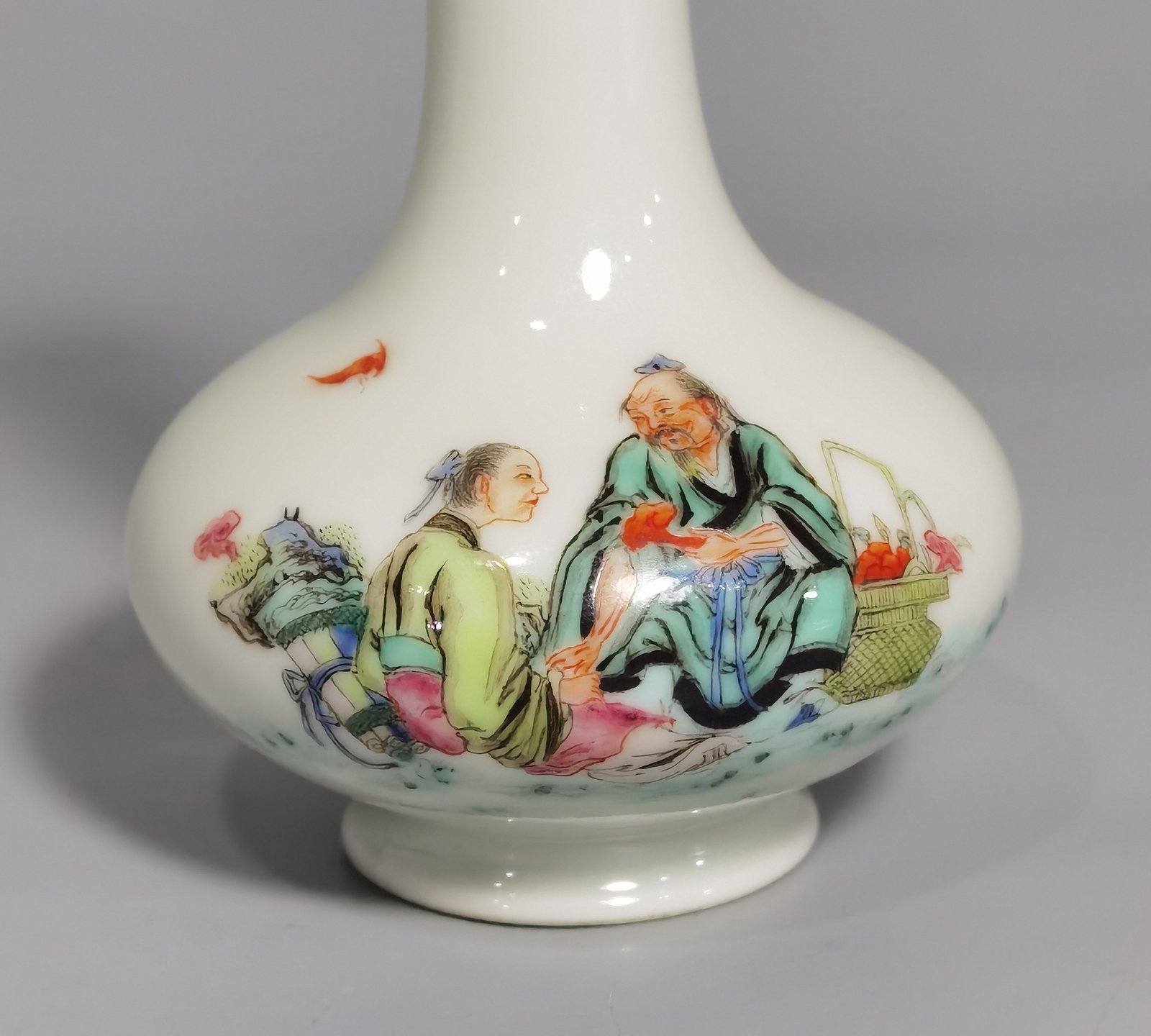 Qing Dynasty Yongzheng Pastel fairy collecting medicine vial vase