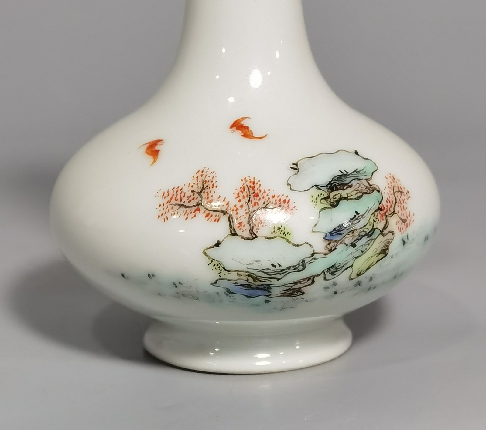 Qing Dynasty Yongzheng Pastel fairy collecting medicine vial vase