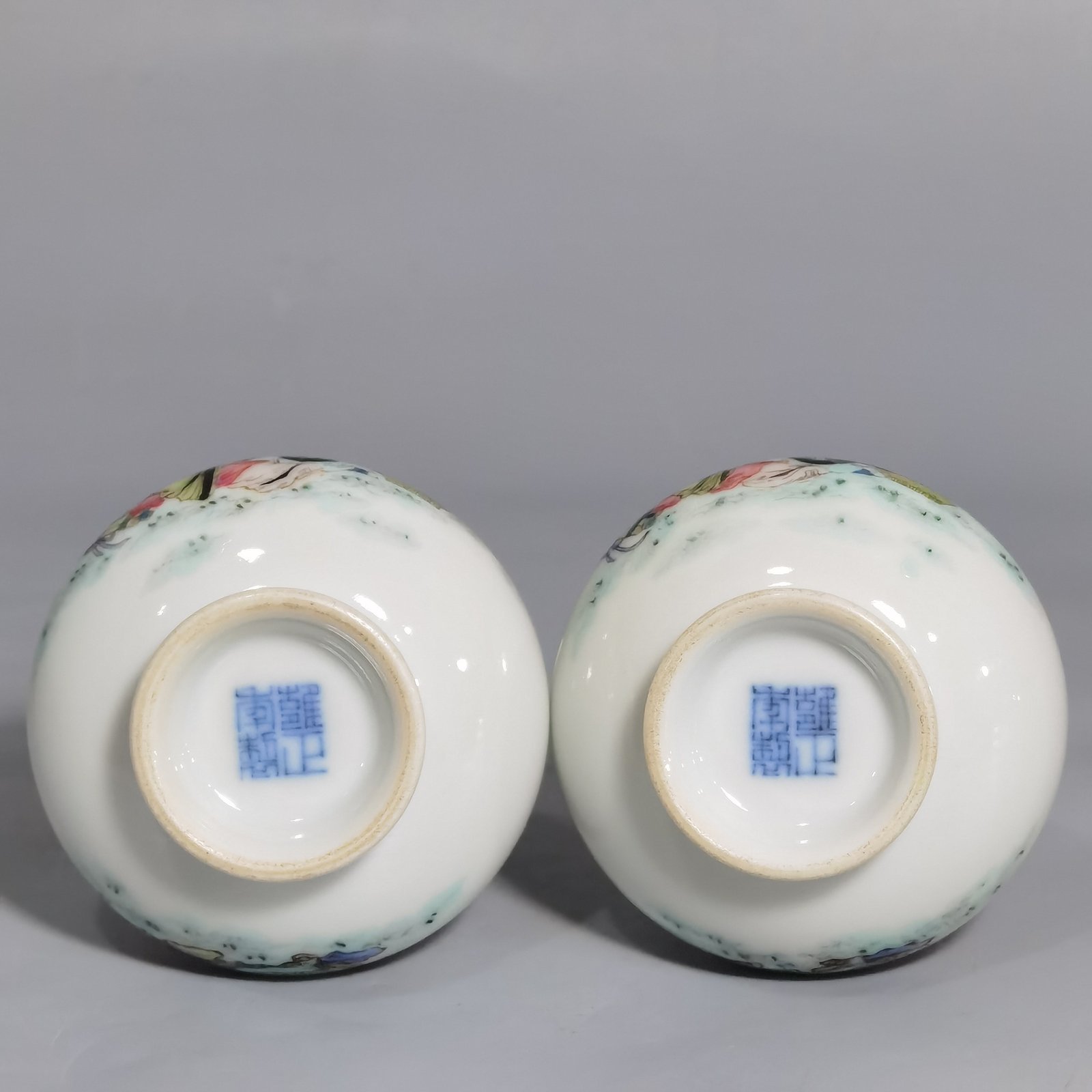 Qing Dynasty Yongzheng Pastel fairy collecting medicine vial vase