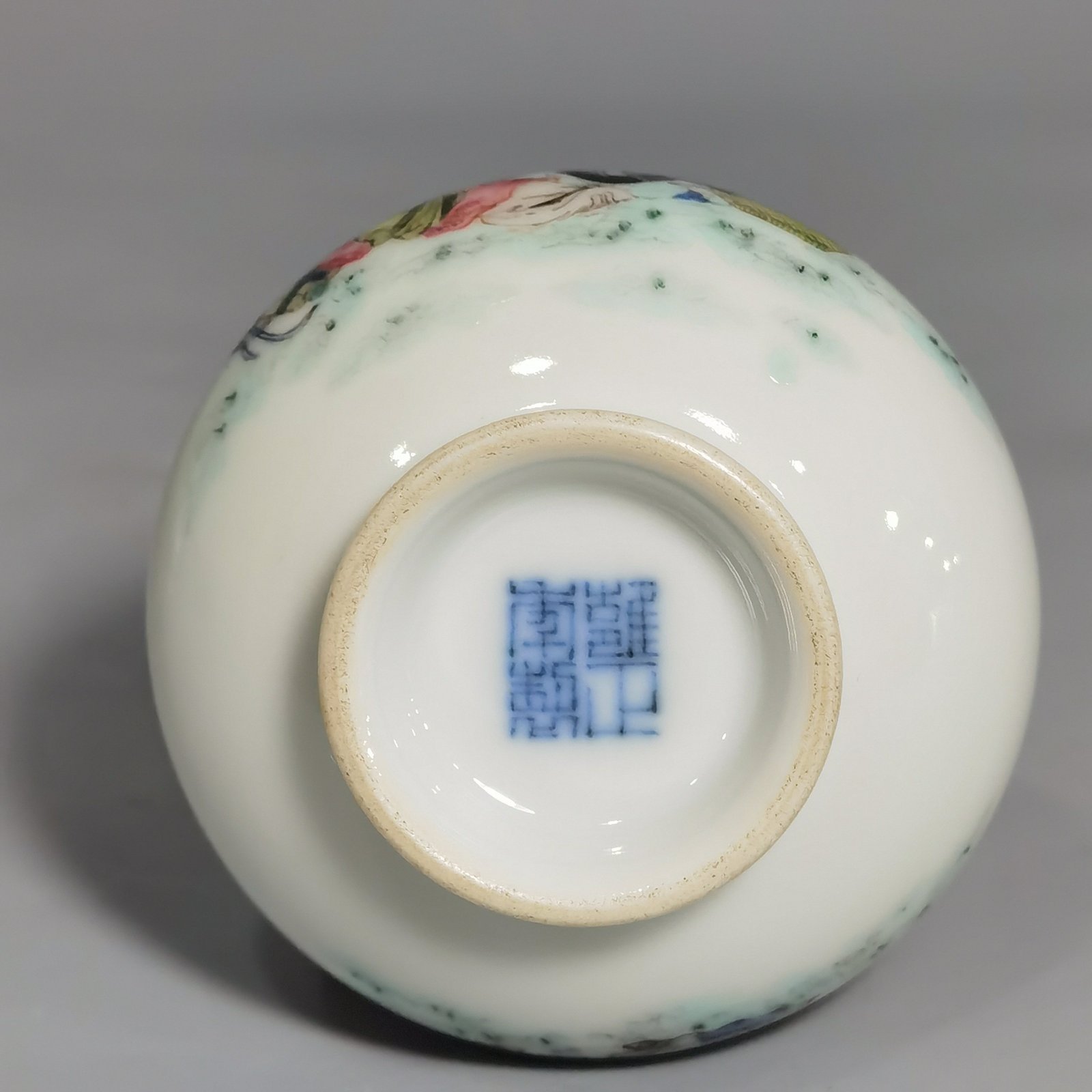 Qing Dynasty Yongzheng Pastel fairy collecting medicine vial vase