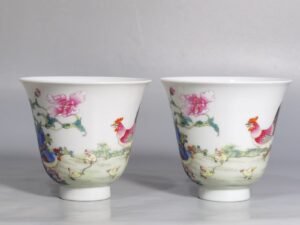 Qing Dynasty Yongzheng Pastel Family Portrait Bell Cup