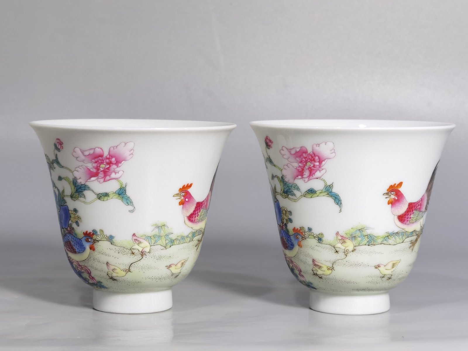 Qing Dynasty Yongzheng Pastel Family Portrait Bell Cup