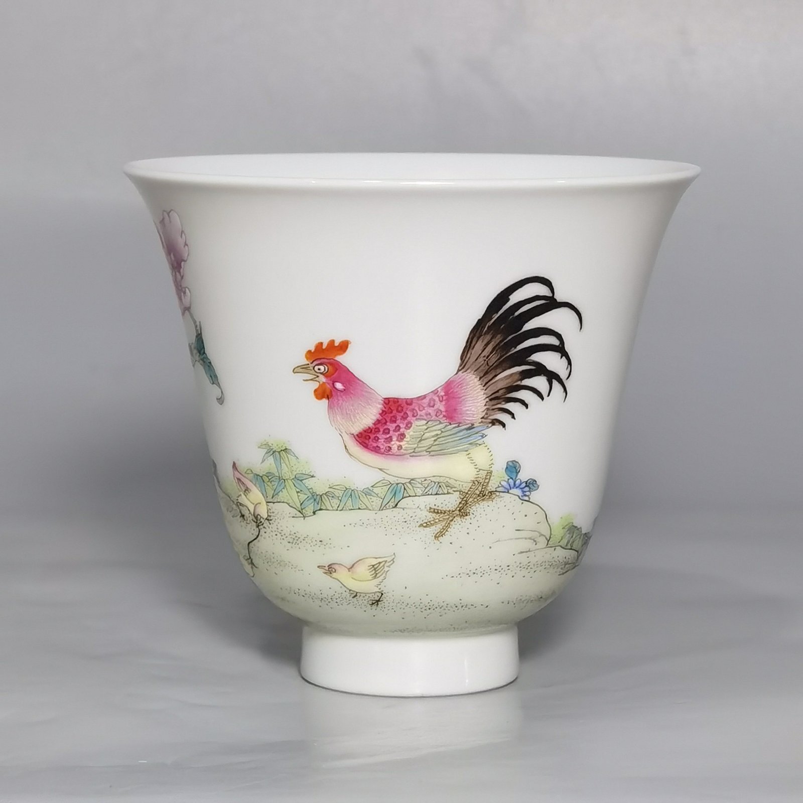 Qing Dynasty Yongzheng Pastel Family Portrait Bell Cup