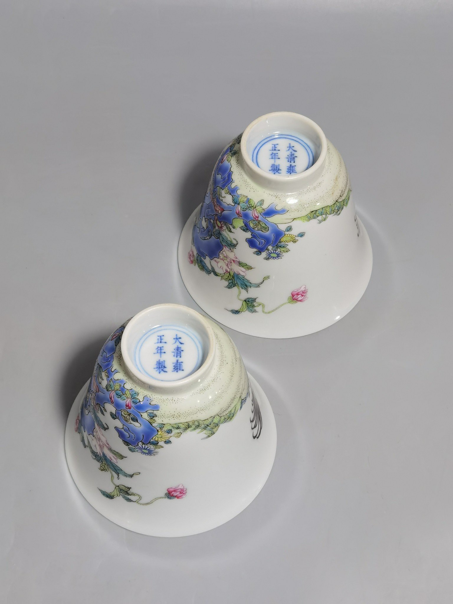 Qing Dynasty Yongzheng Pastel Family Portrait Bell Cup