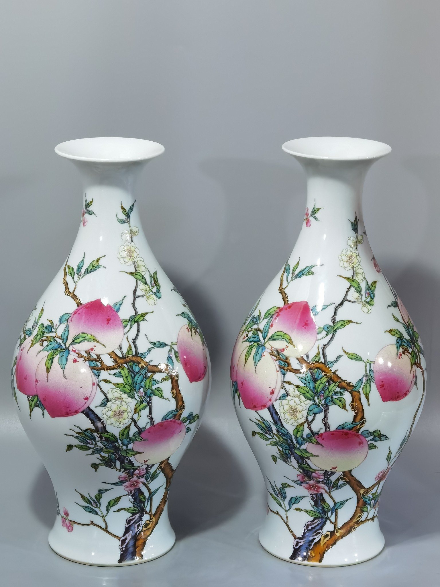 Qing Dynasty Yongzheng pastel eight peach and five blessing olive bottles