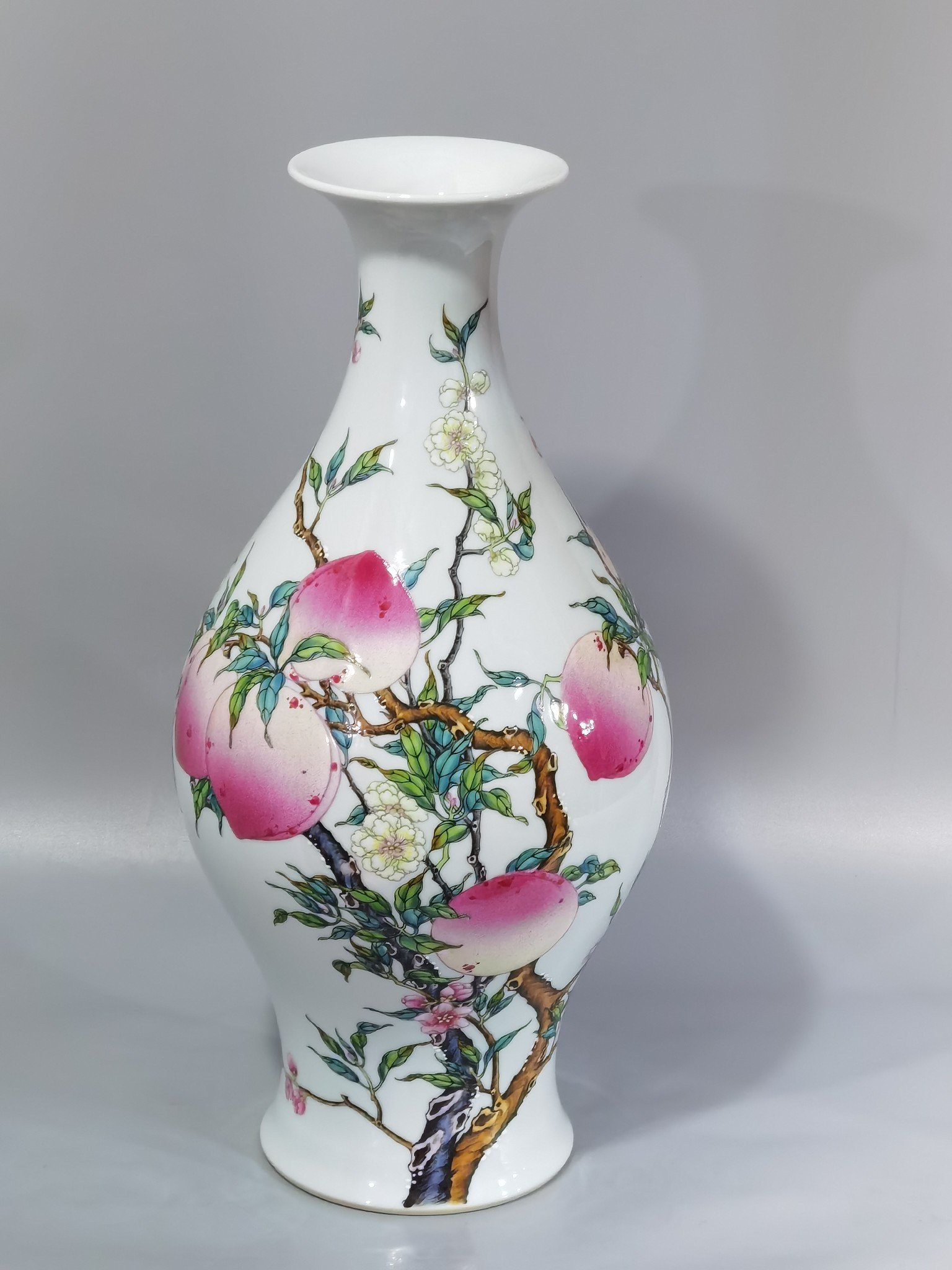 Qing Dynasty Yongzheng pastel eight peach and five blessing olive bottles