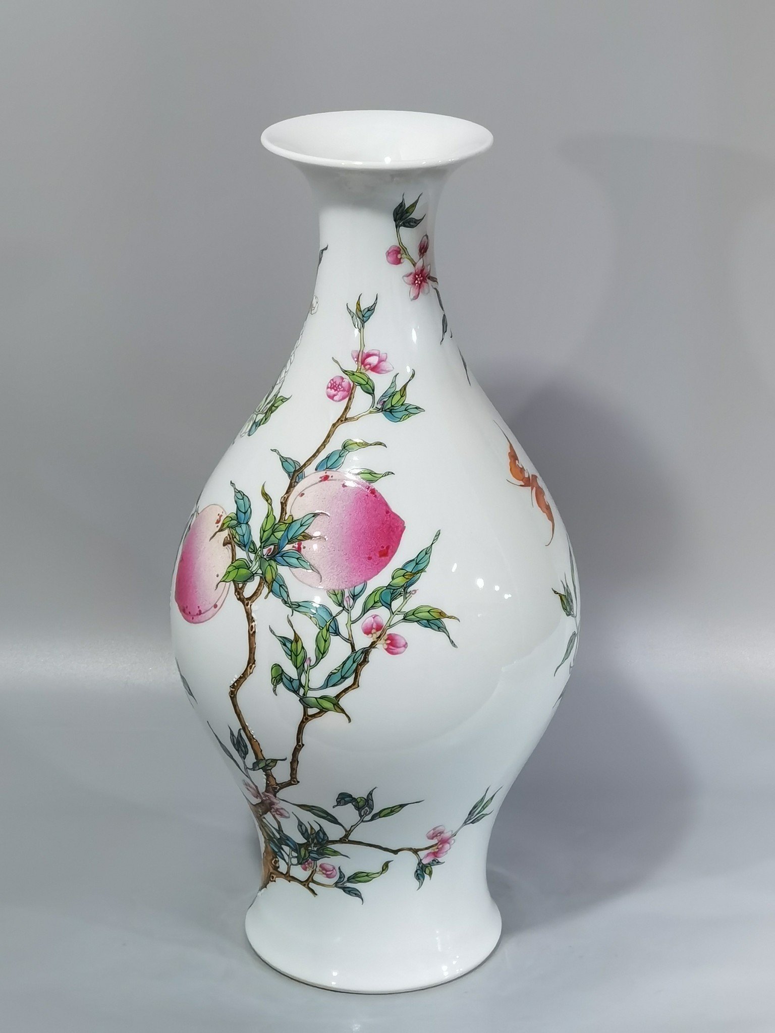 Qing Dynasty Yongzheng pastel eight peach and five blessing olive bottles