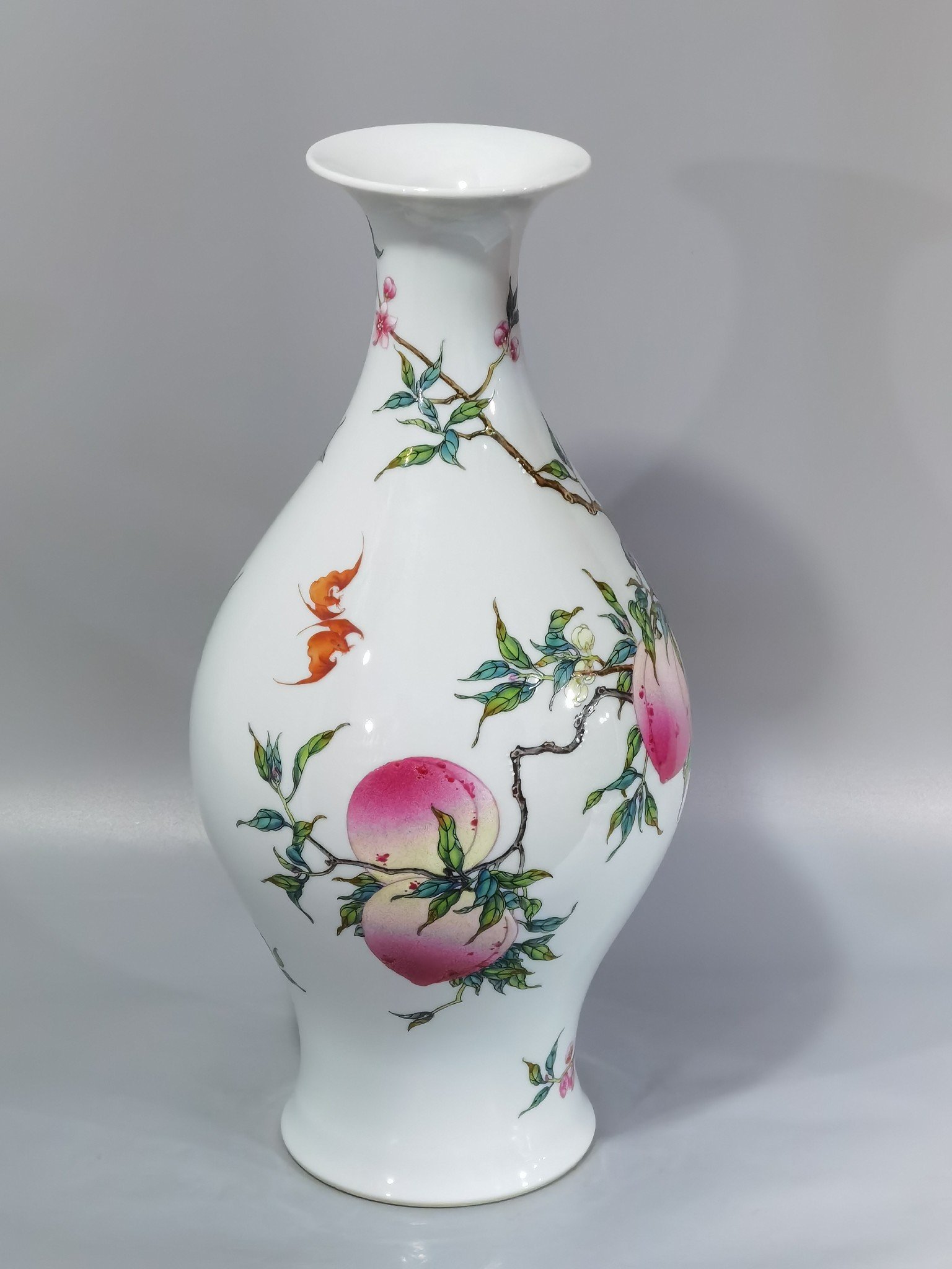 Qing Dynasty Yongzheng pastel eight peach and five blessing olive bottles