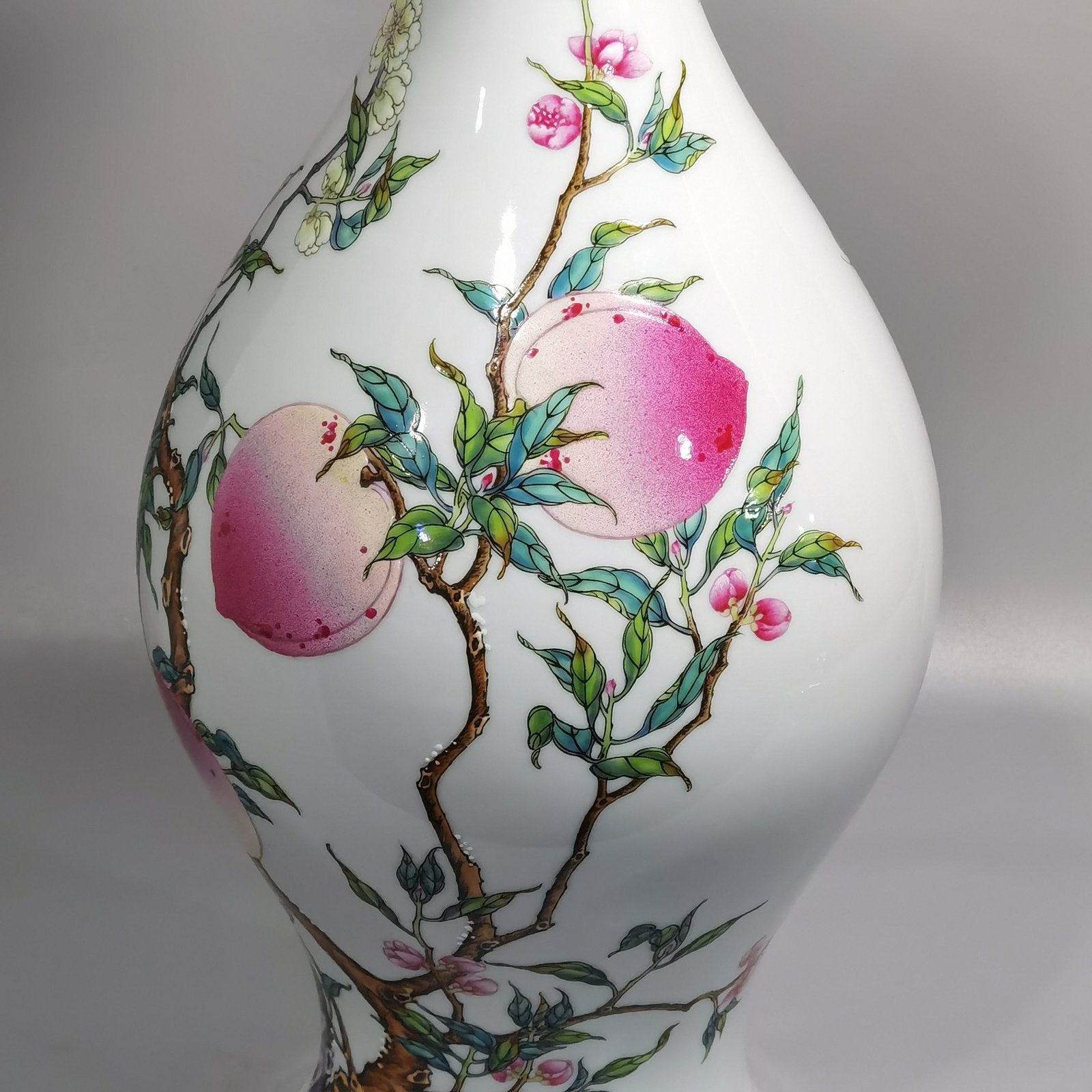 Qing Dynasty Yongzheng pastel eight peach and five blessing olive bottles