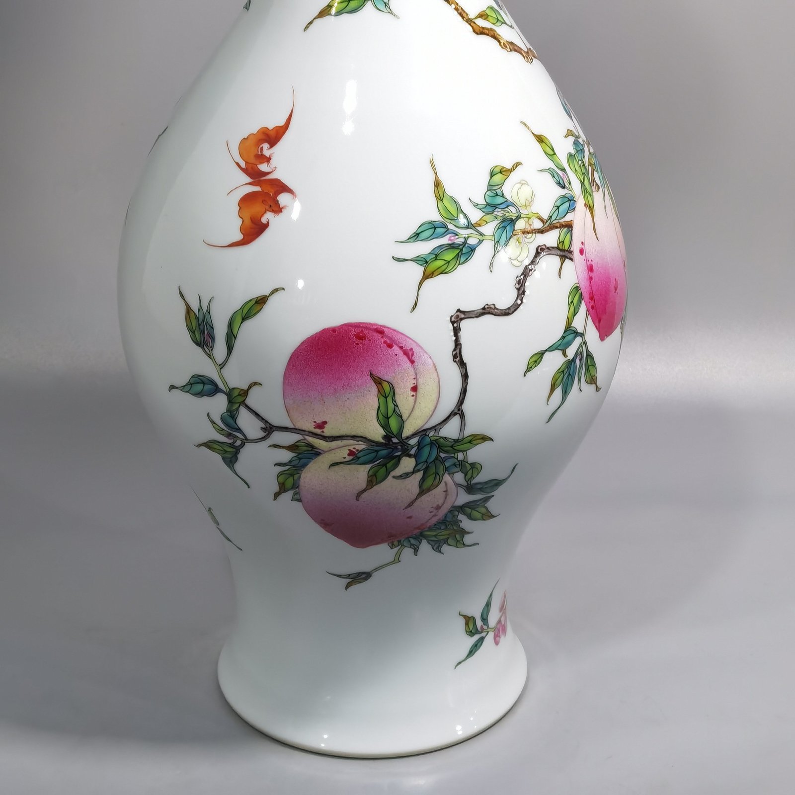Qing Dynasty Yongzheng pastel eight peach and five blessing olive bottles