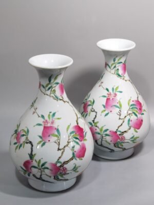 Qing Dynasty Yongzheng pastel eight peaches and five blessings jade pot spring