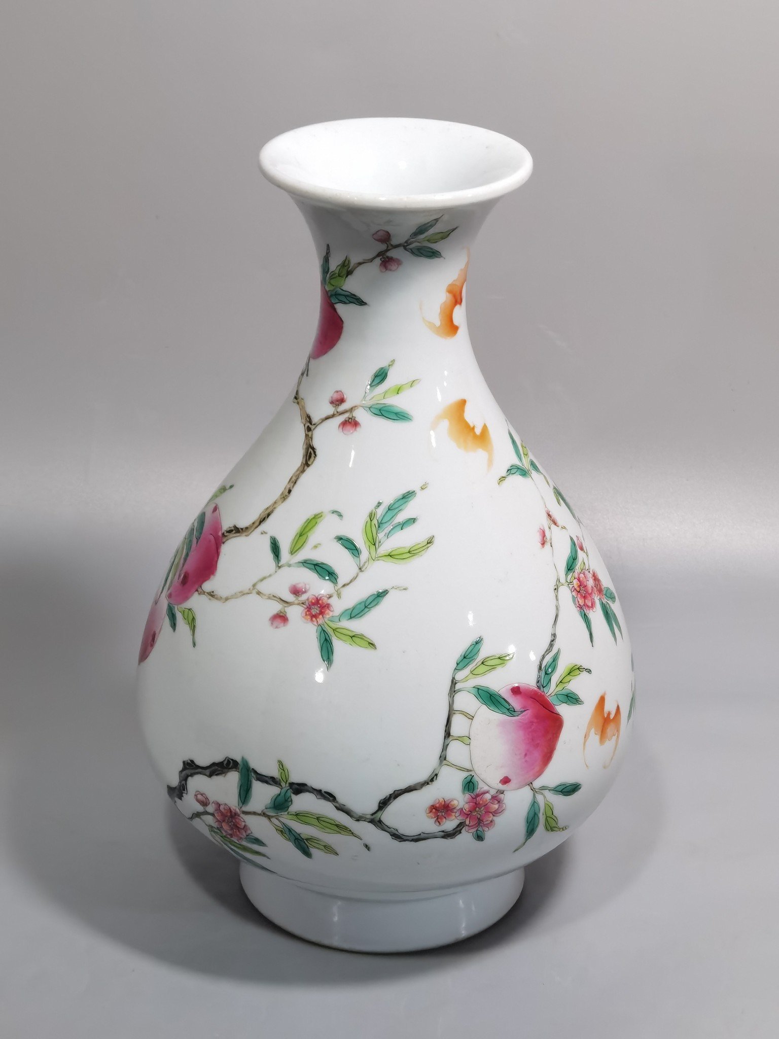 Qing Dynasty Yongzheng pastel eight peaches and five blessings jade pot spring
