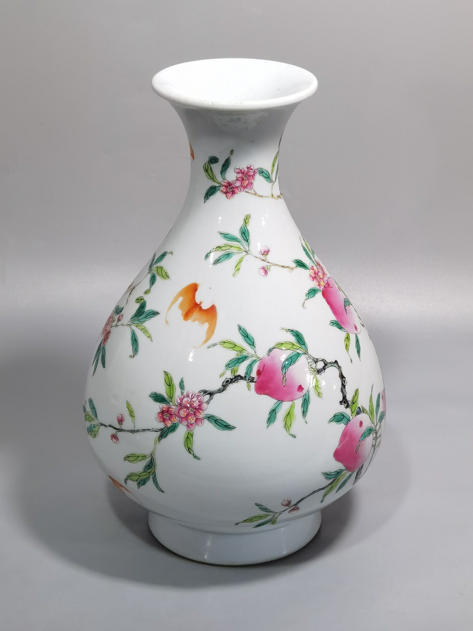 Qing Dynasty Yongzheng pastel eight peaches and five blessings jade pot spring