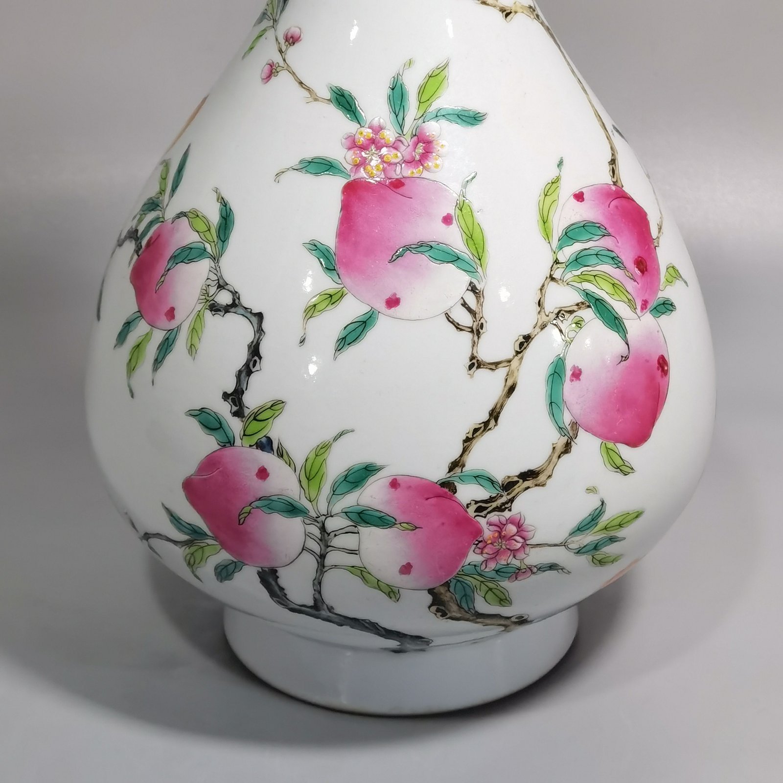 Qing Dynasty Yongzheng pastel eight peaches and five blessings jade pot spring