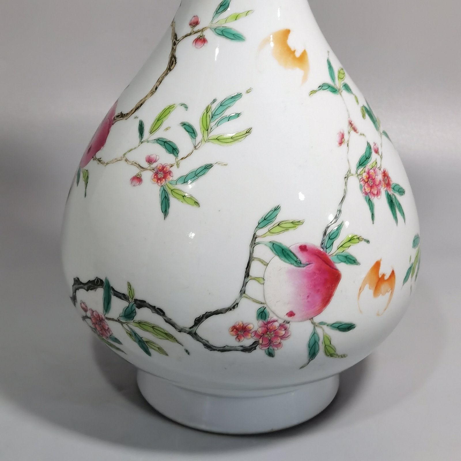 Qing Dynasty Yongzheng pastel eight peaches and five blessings jade pot spring