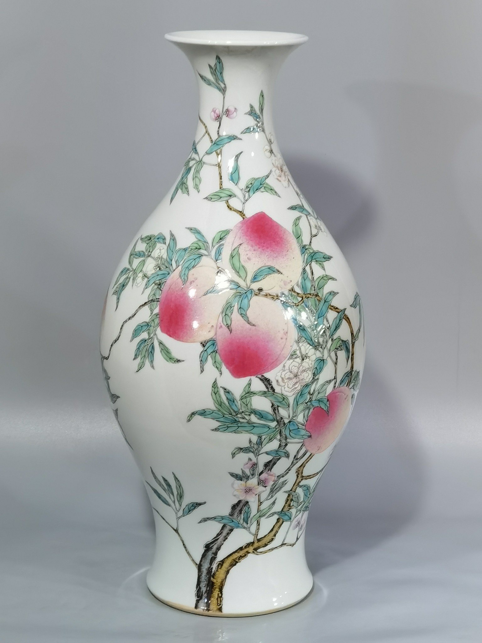 Qing Dynasty Yongzheng famille rose eight peach olive bottle