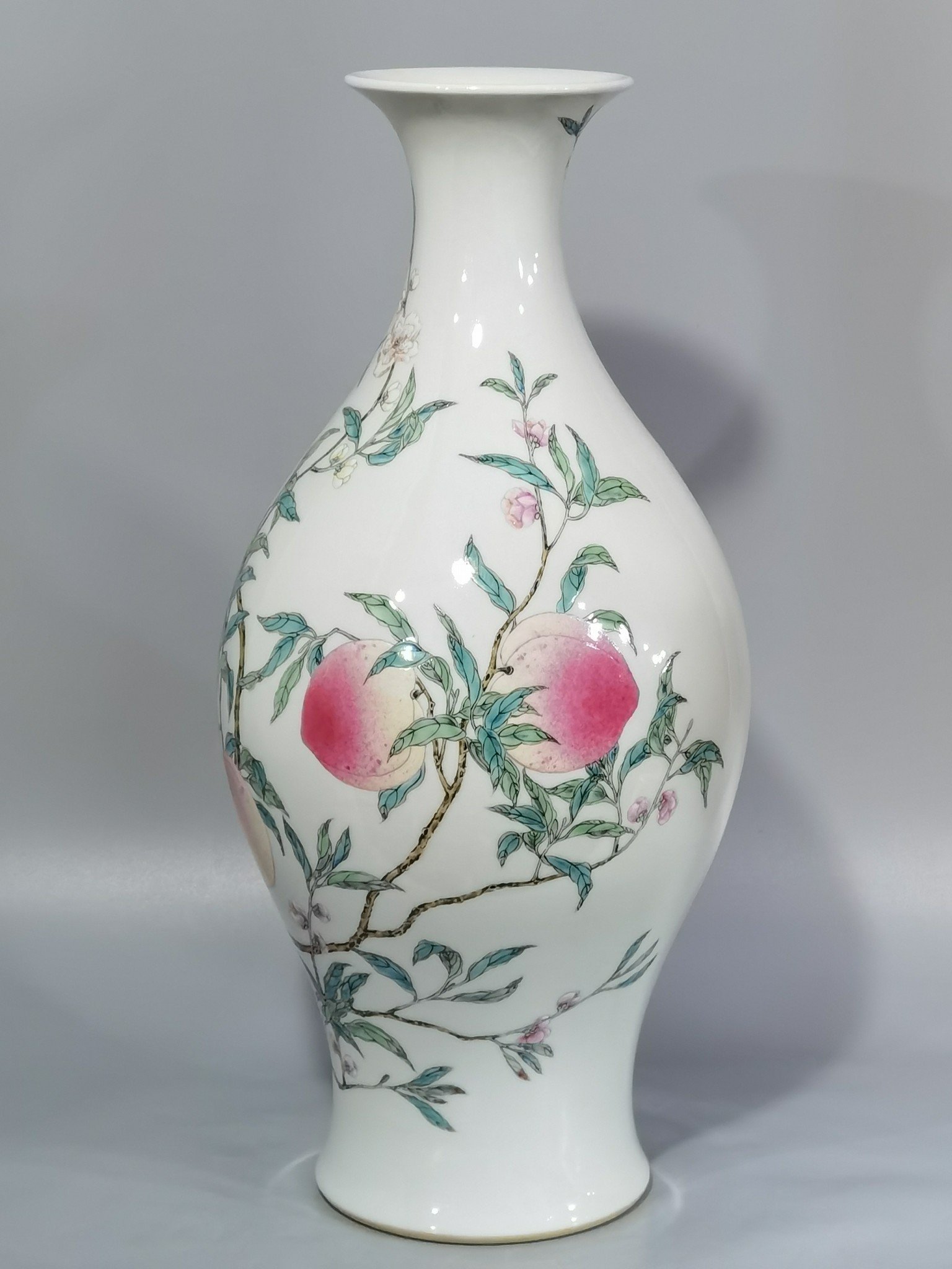 Qing Dynasty Yongzheng famille rose eight peach olive bottle