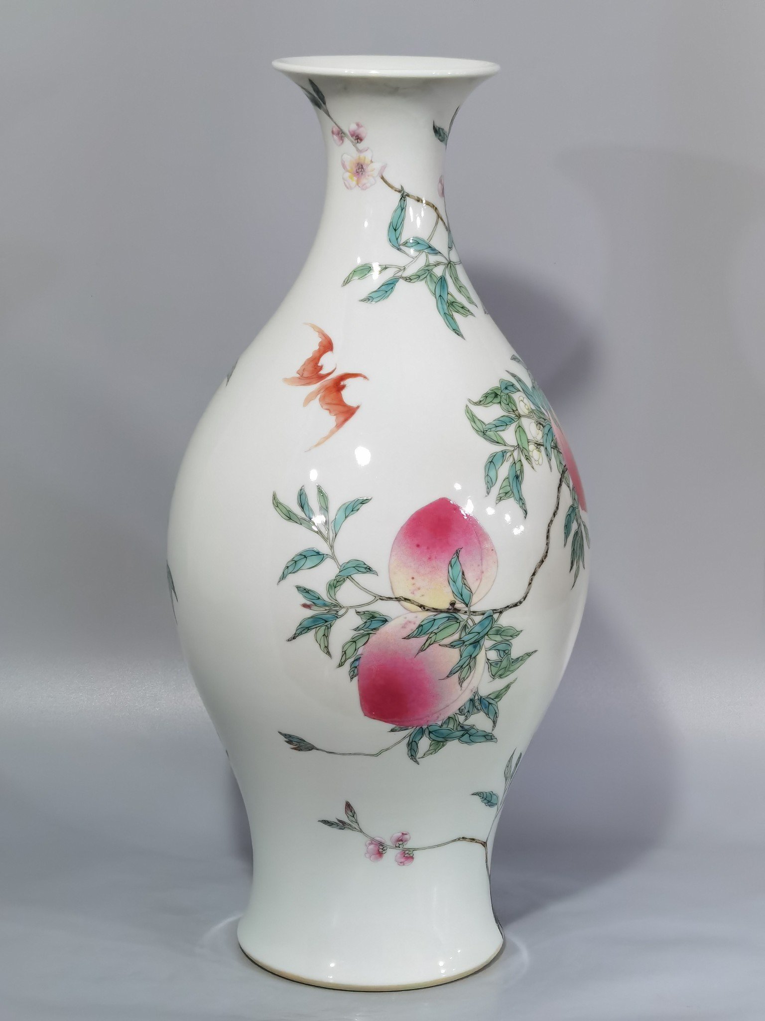 Qing Dynasty Yongzheng famille rose eight peach olive bottle