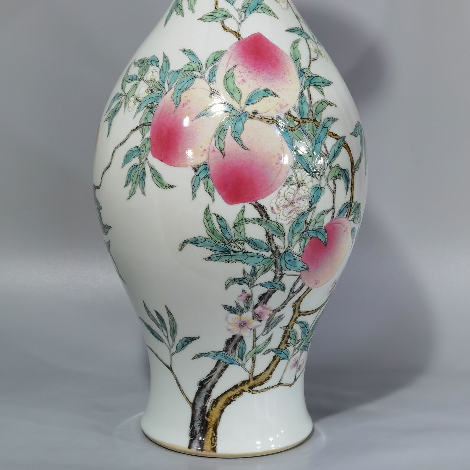 Qing Dynasty Yongzheng famille rose eight peach olive bottle