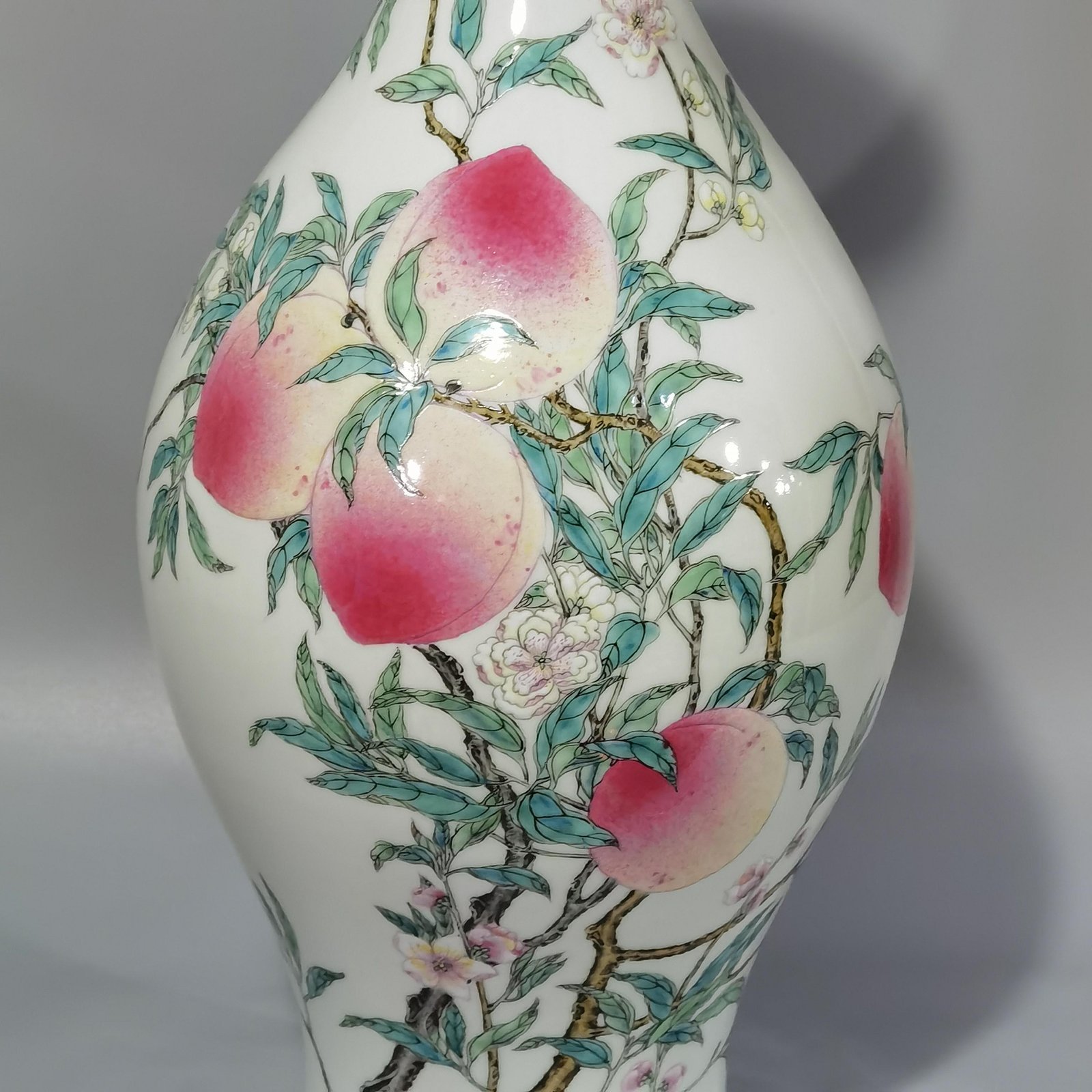 Qing Dynasty Yongzheng famille rose eight peach olive bottle