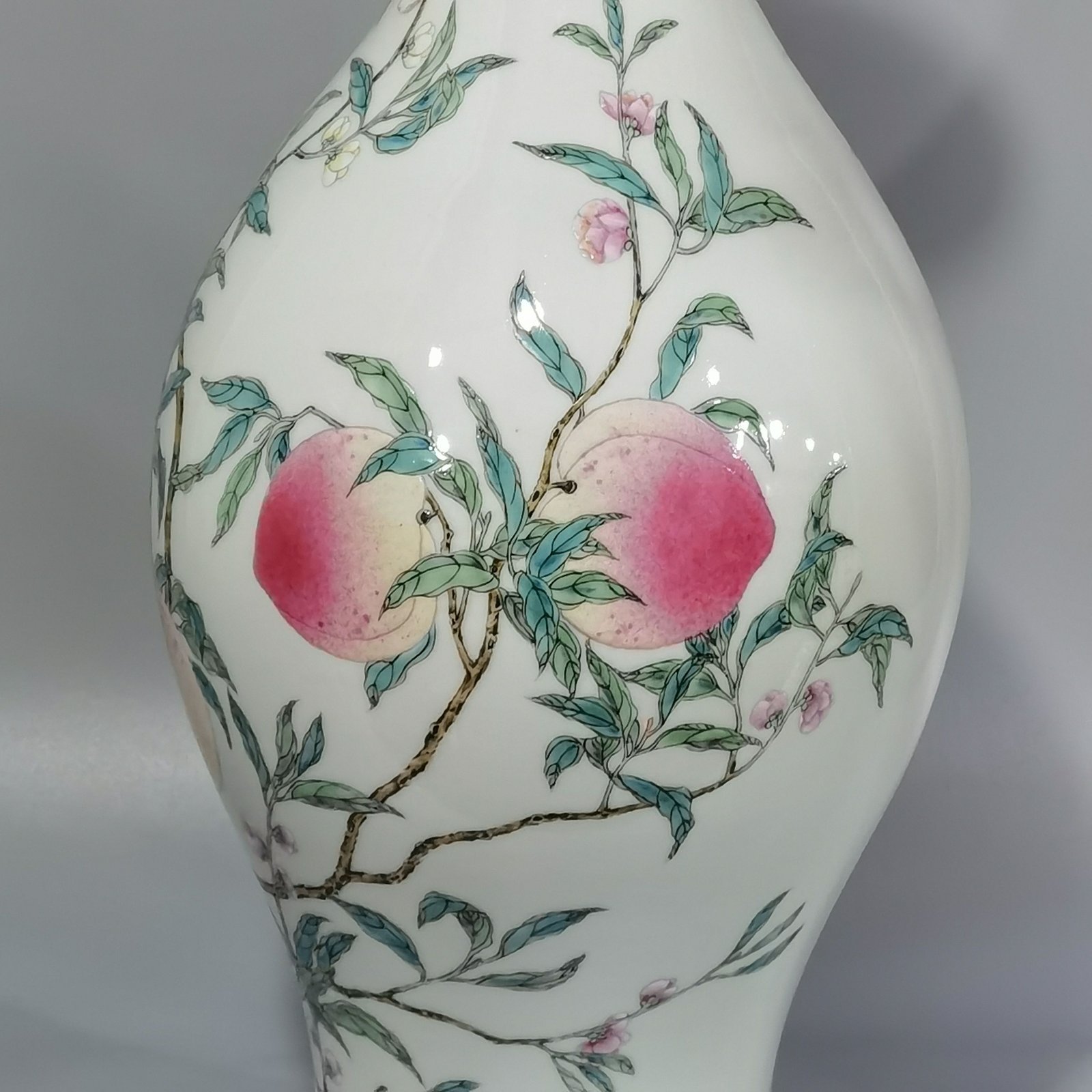 Qing Dynasty Yongzheng famille rose eight peach olive bottle