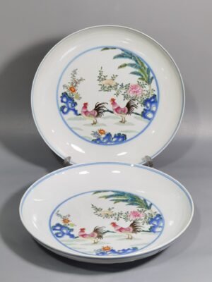 Qing Dynasty Yongzheng A pair of pastel rooster plates