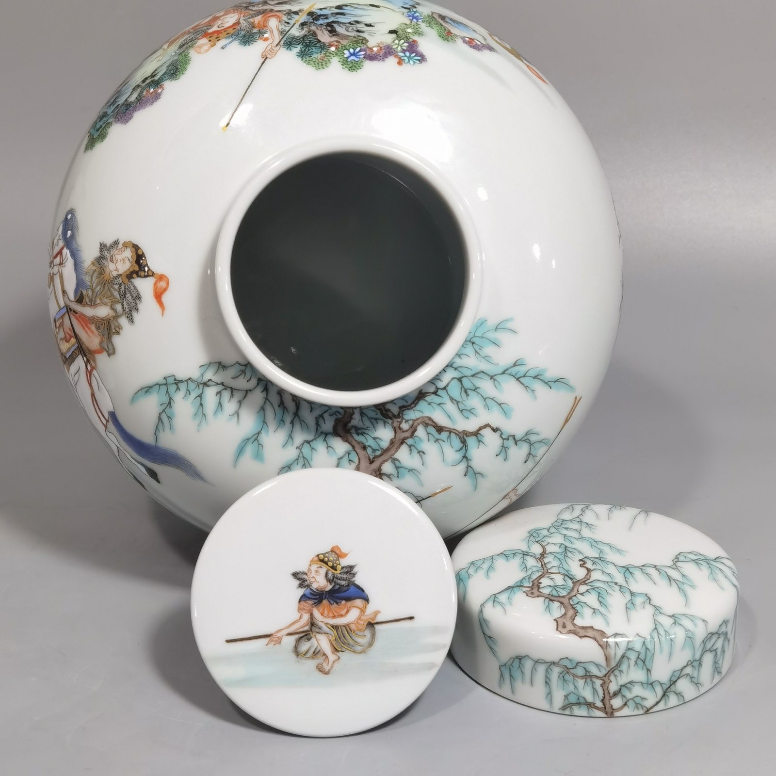 Qing Dynasty Yongzheng Pastel color animal hunting tea can
