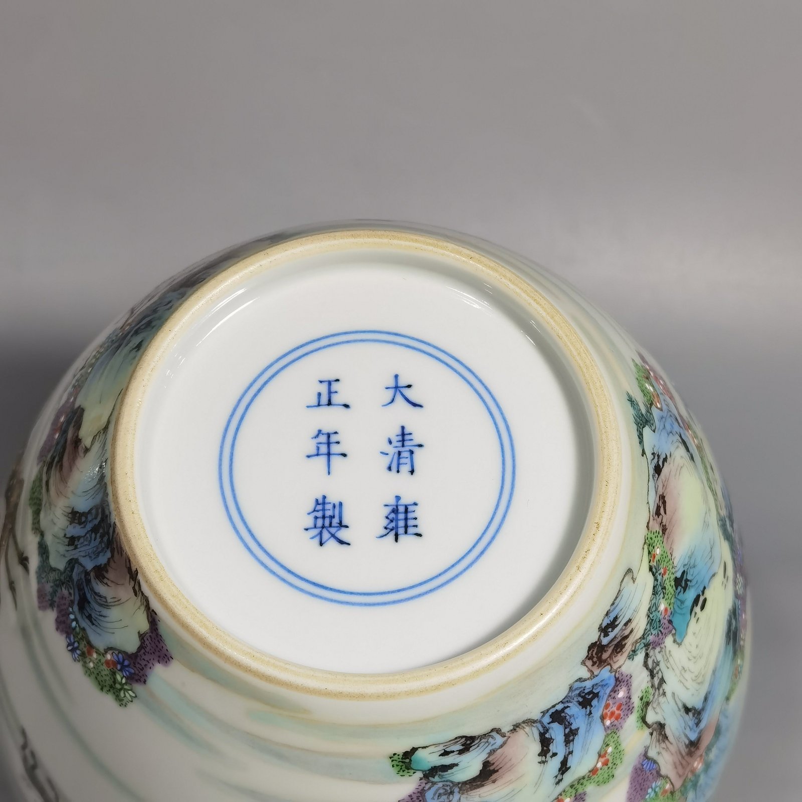 Qing Dynasty Yongzheng Pastel color animal hunting tea can