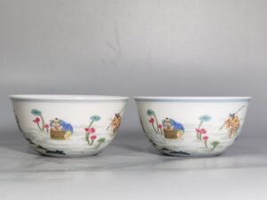 Qing Dynasty Yongzheng a pastel-colored farmhouse-shaped lying-foot cup