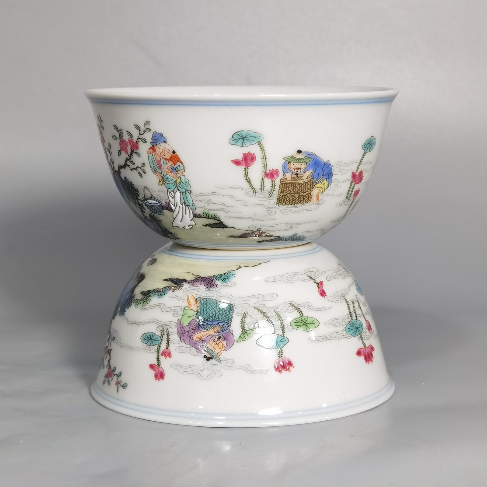 Qing Dynasty Yongzheng a pastel-colored farmhouse-shaped lying-foot cup