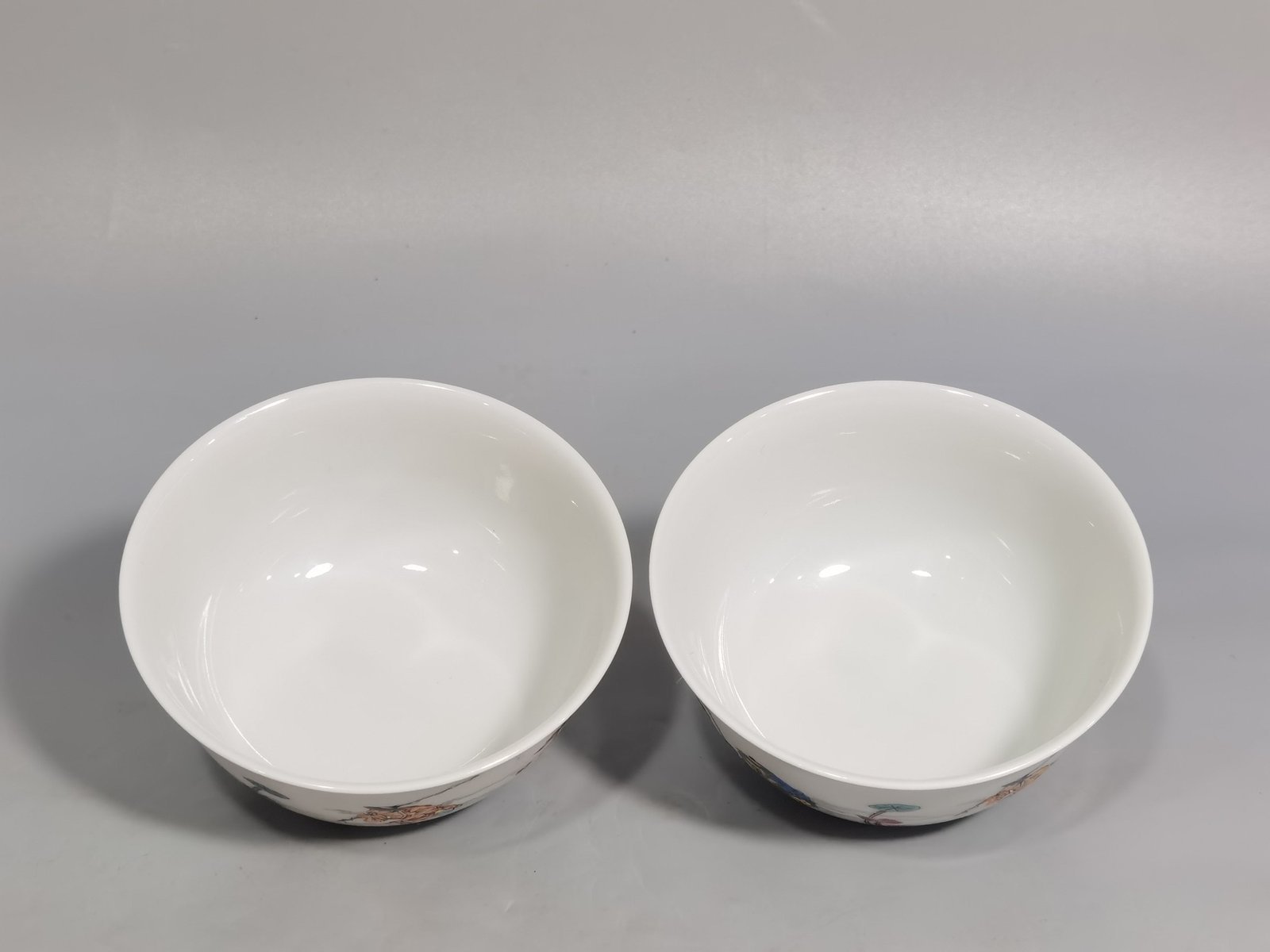 Qing Dynasty Yongzheng a pastel-colored farmhouse-shaped lying-foot cup