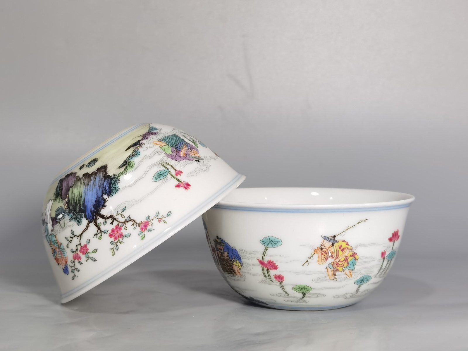 Qing Dynasty Yongzheng a pastel-colored farmhouse-shaped lying-foot cup