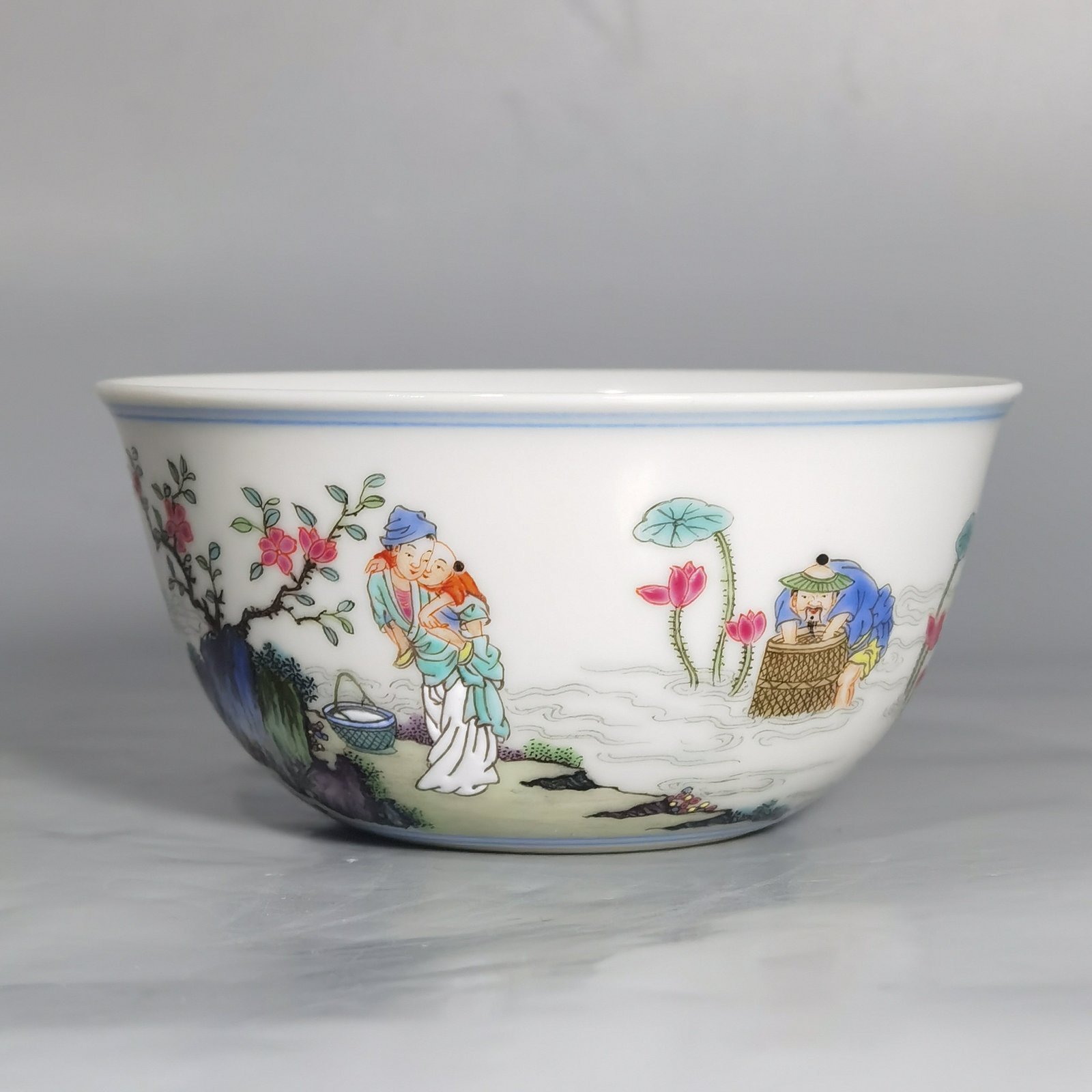 Qing Dynasty Yongzheng a pastel-colored farmhouse-shaped lying-foot cup