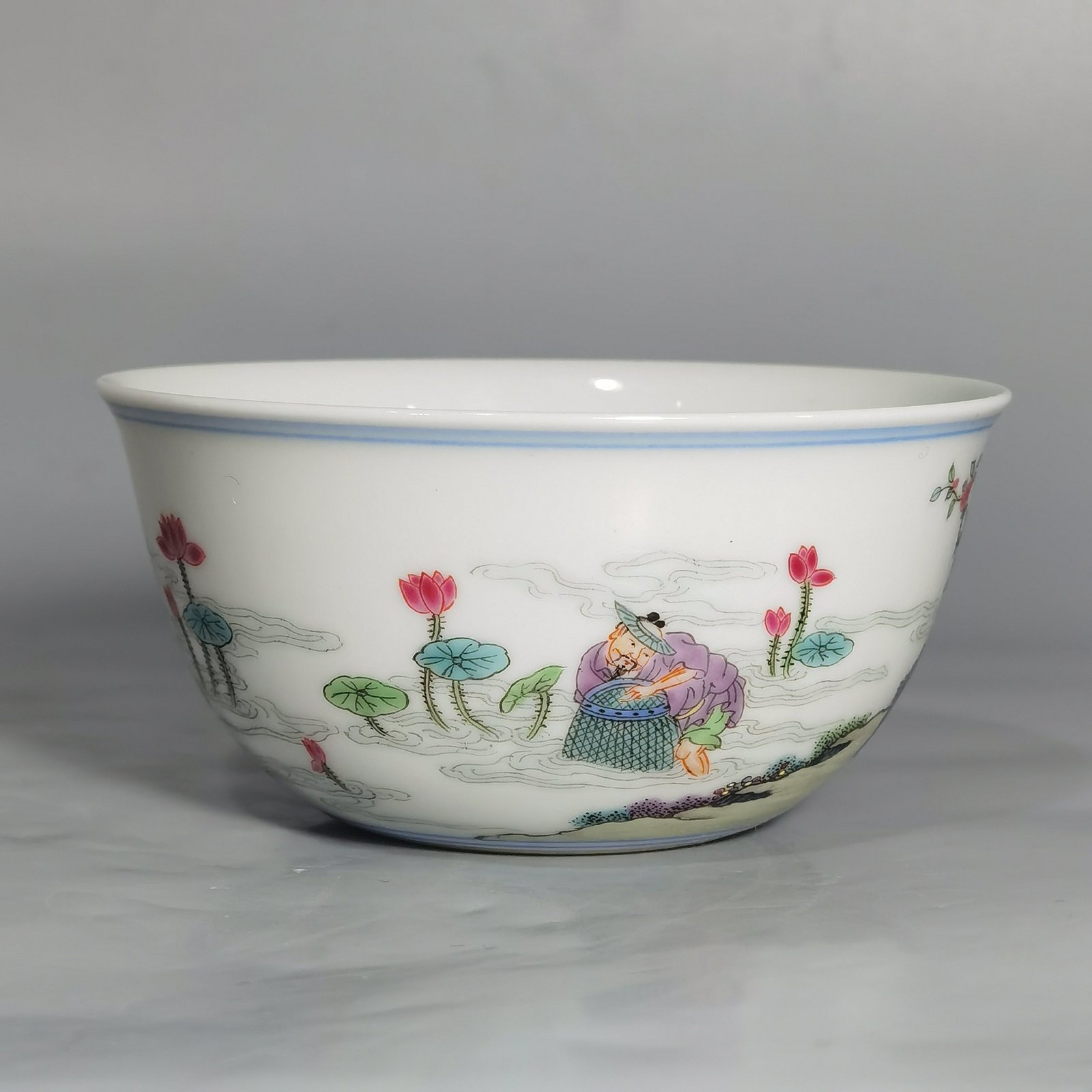 Qing Dynasty Yongzheng a pastel-colored farmhouse-shaped lying-foot cup