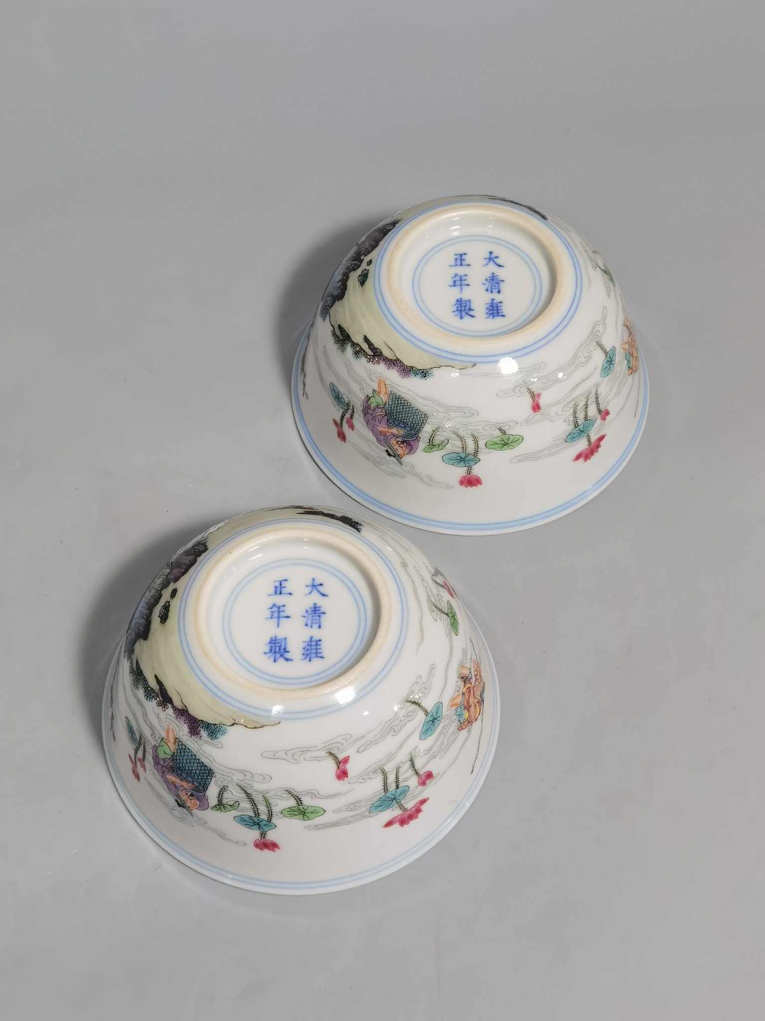Qing Dynasty Yongzheng a pastel-colored farmhouse-shaped lying-foot cup