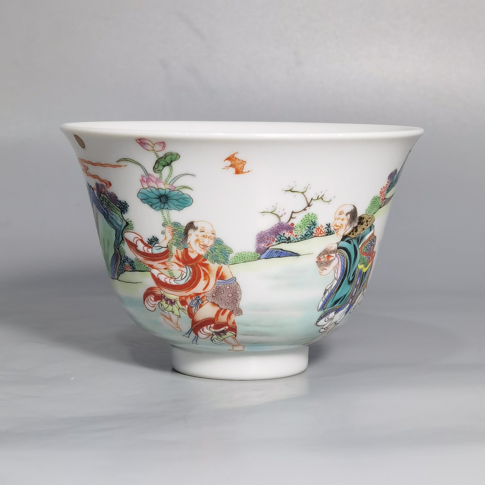 Qing Dynasty Yongzheng a pair of pastel bangs playing with golden toads and tea circles