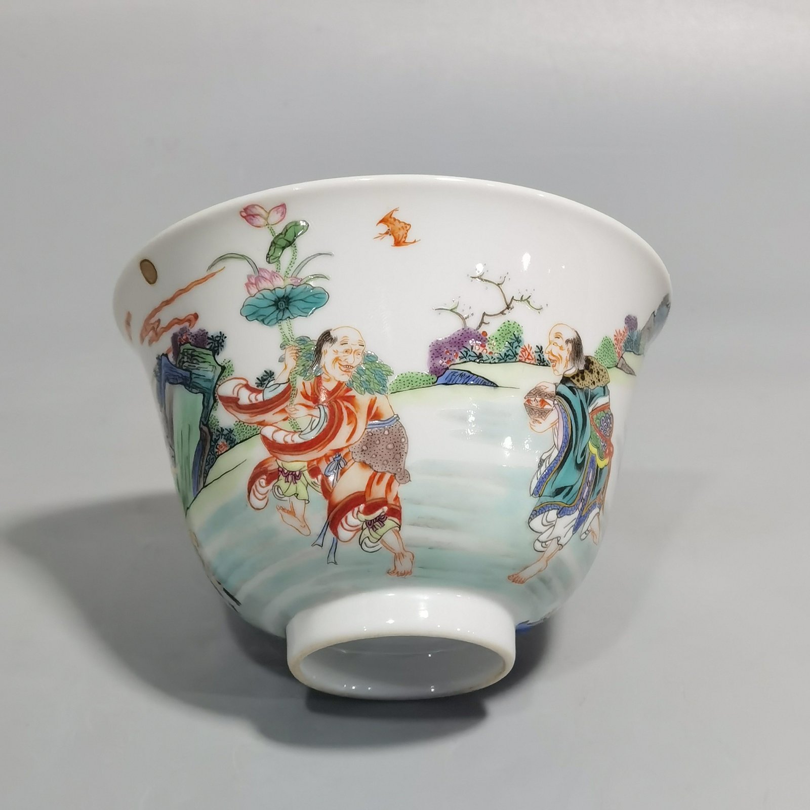 Qing Dynasty Yongzheng a pair of pastel bangs playing with golden toads and tea circles