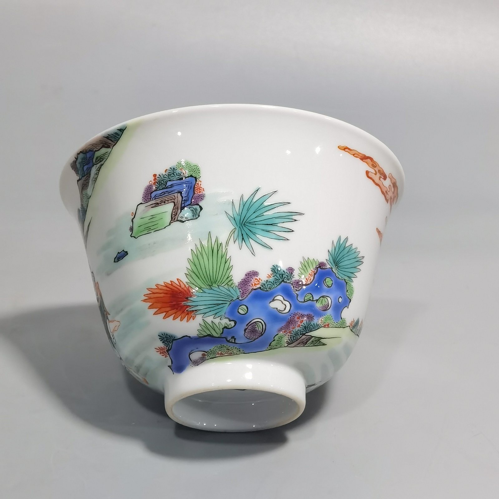 Qing Dynasty Yongzheng a pair of pastel bangs playing with golden toads and tea circles