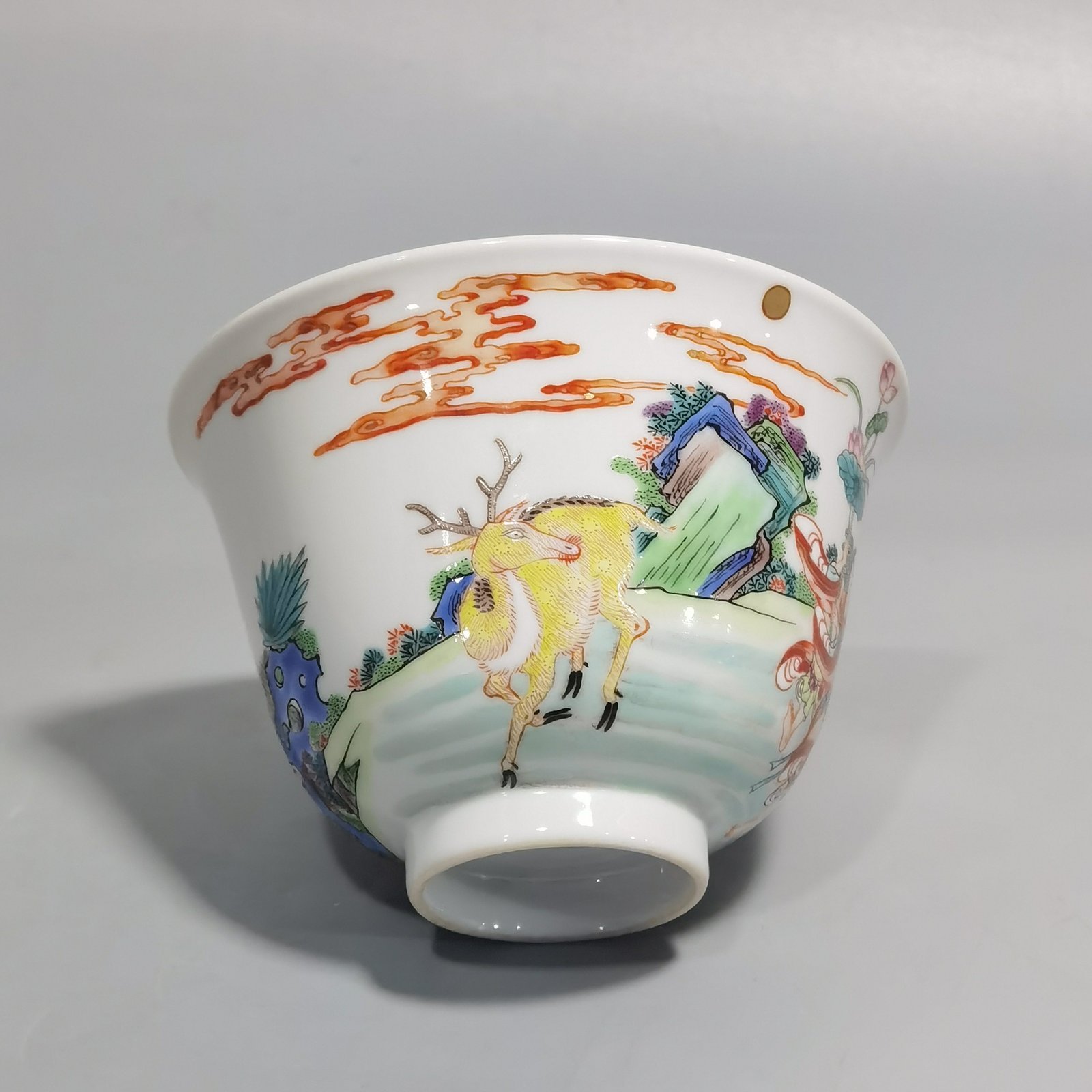 Qing Dynasty Yongzheng a pair of pastel bangs playing with golden toads and tea circles