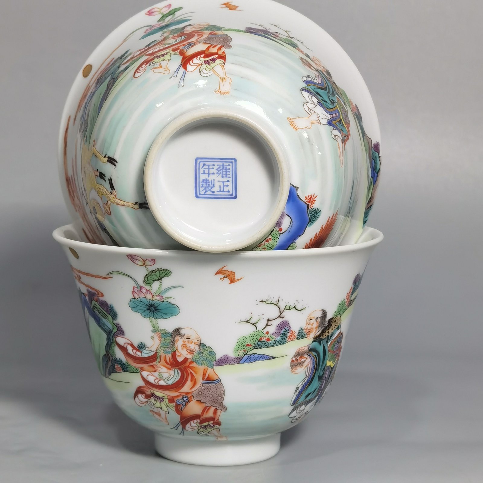 Qing Dynasty Yongzheng a pair of pastel bangs playing with golden toads and tea circles
