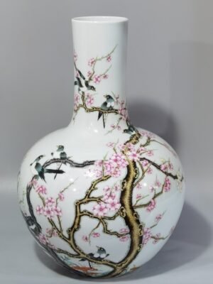 Qing Dynasty Yongzheng Pastel twelve magpies ascending the plum blossom celestial vase