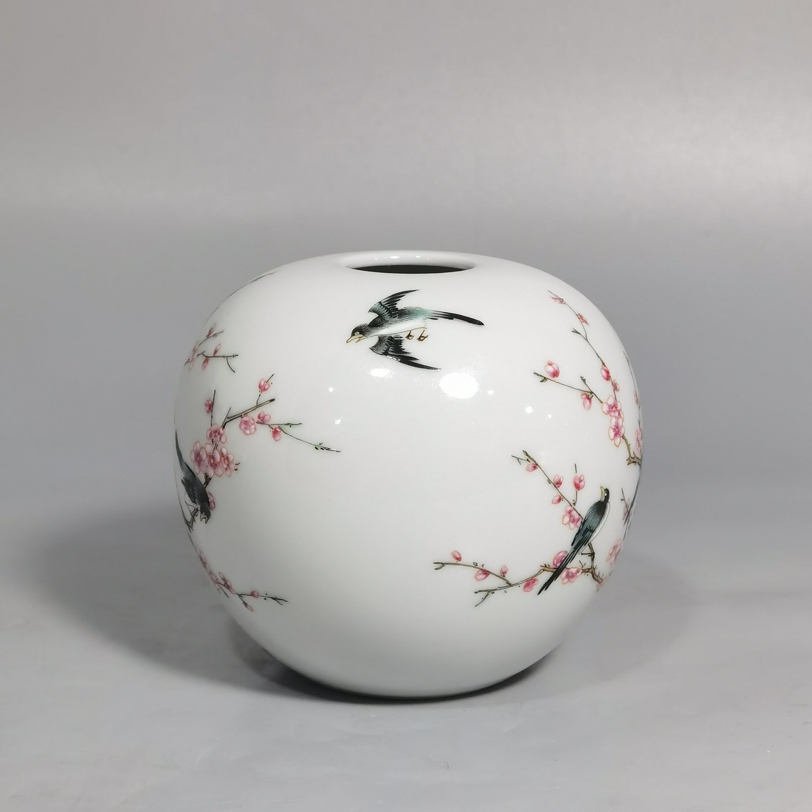 Qing Dynasty Yongzheng pastel ten magpies climbing plum blossom water drops meaning happy month