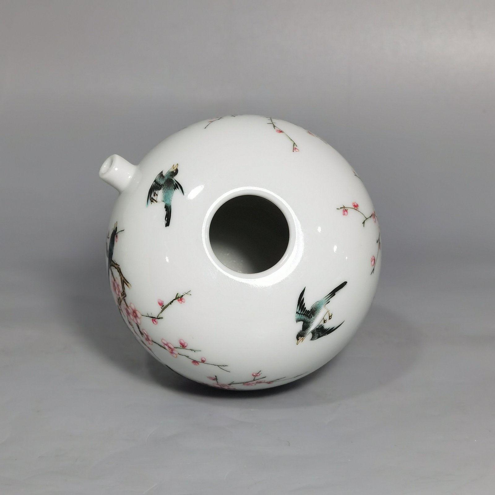 Qing Dynasty Yongzheng pastel ten magpies climbing plum blossom water drops meaning happy month