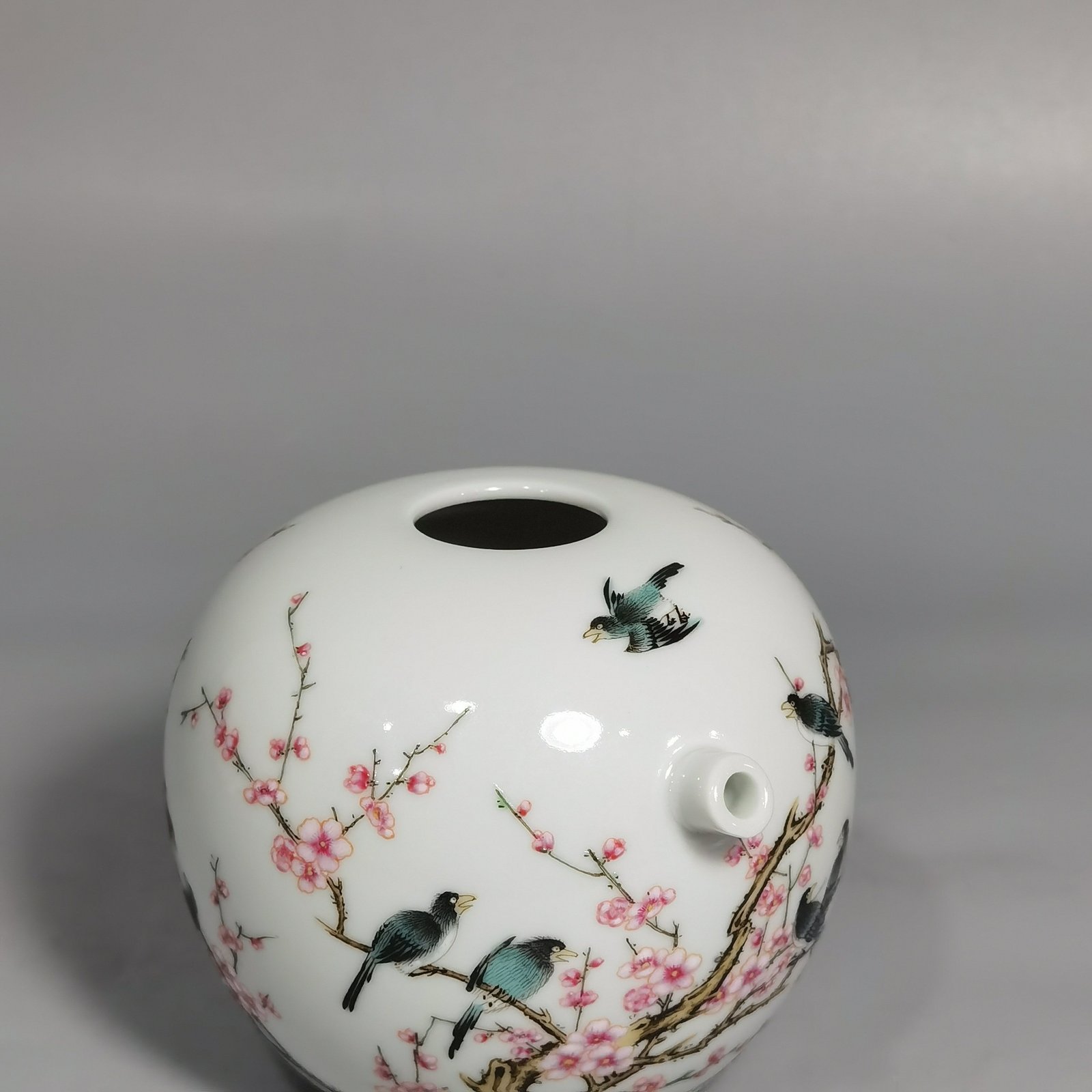 Qing Dynasty Yongzheng pastel ten magpies climbing plum blossom water drops meaning happy month