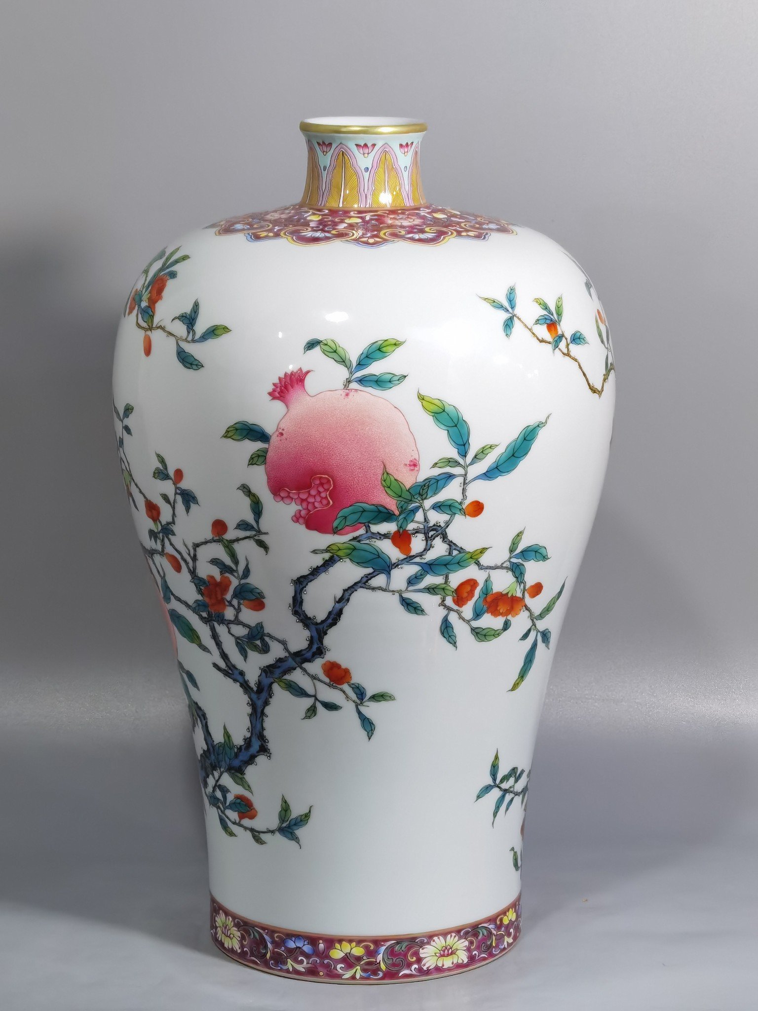 Qing Dynasty Yongzheng famille rose magpie pomegranate flower plum vase