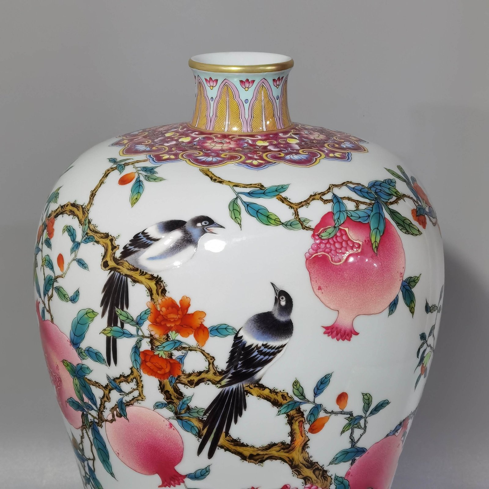 Qing Dynasty Yongzheng famille rose magpie pomegranate flower plum vase