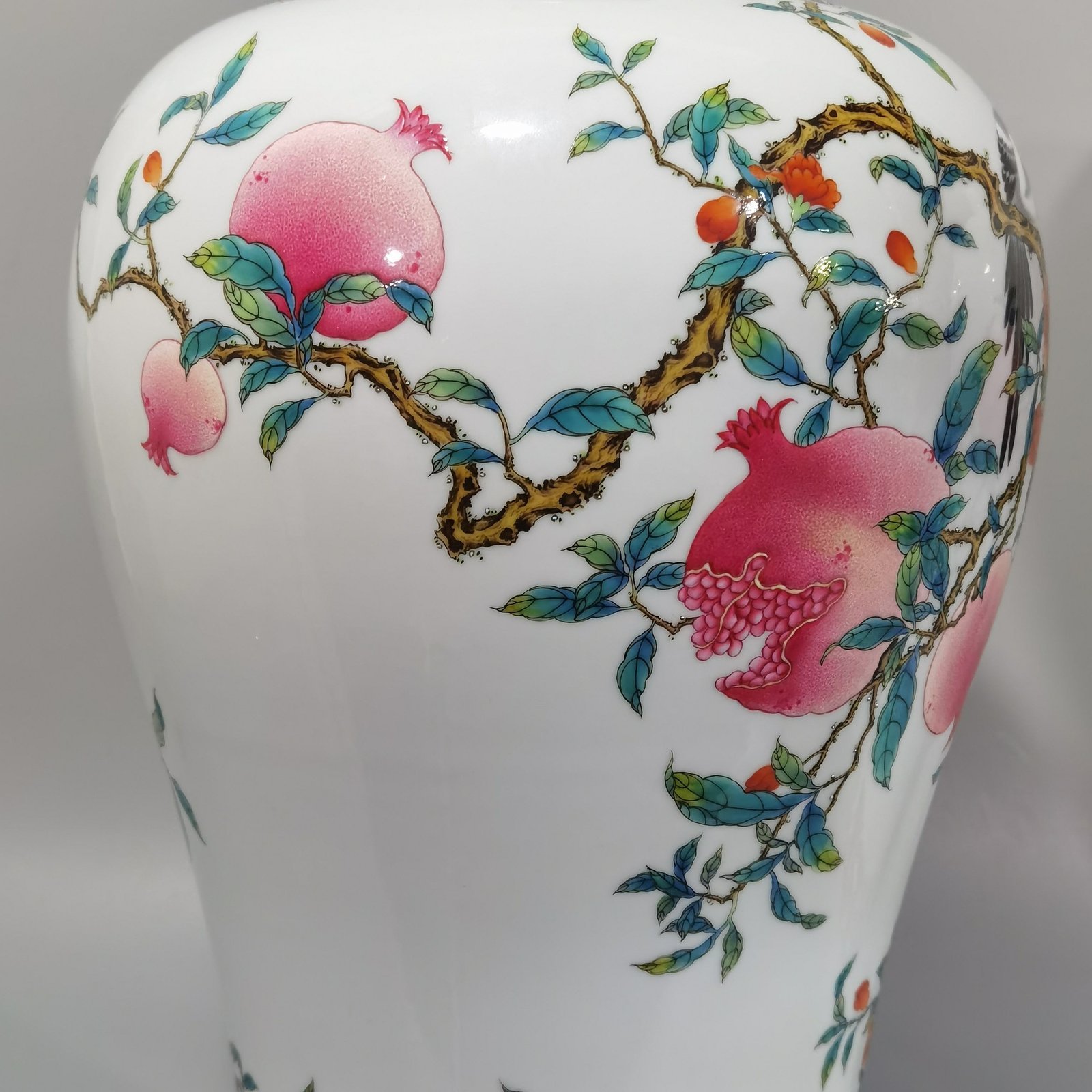 Qing Dynasty Yongzheng famille rose magpie pomegranate flower plum vase