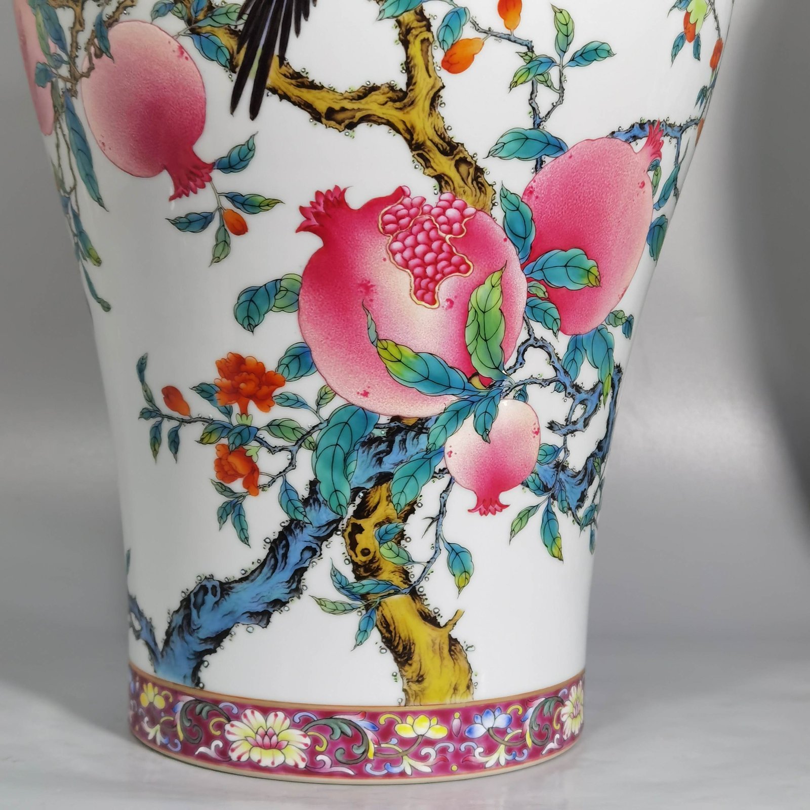 Qing Dynasty Yongzheng famille rose magpie pomegranate flower plum vase