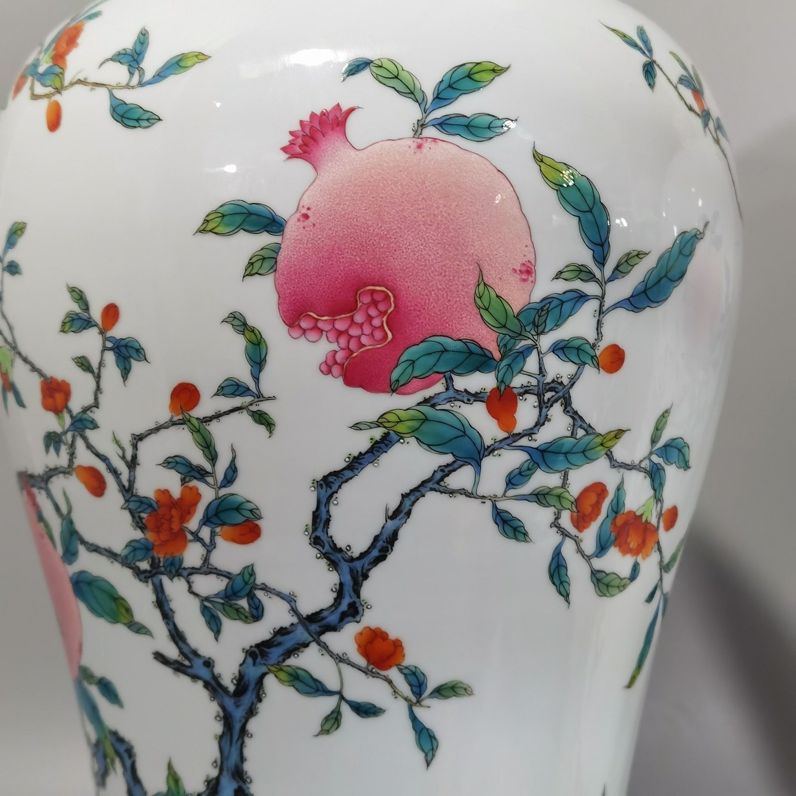 Qing Dynasty Yongzheng famille rose magpie pomegranate flower plum vase